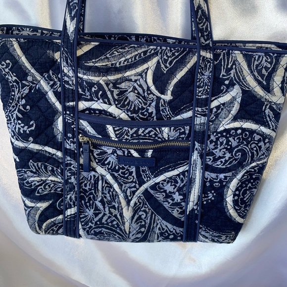 Vera Bradley Iconic Tote in Indigo Quilted Cotton Blue Paisley Polka Dot Lining - Picture 3 of 14